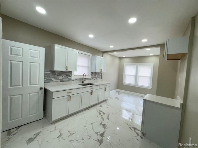 5727 Buckingham Avenue, Detroit, MI 48224