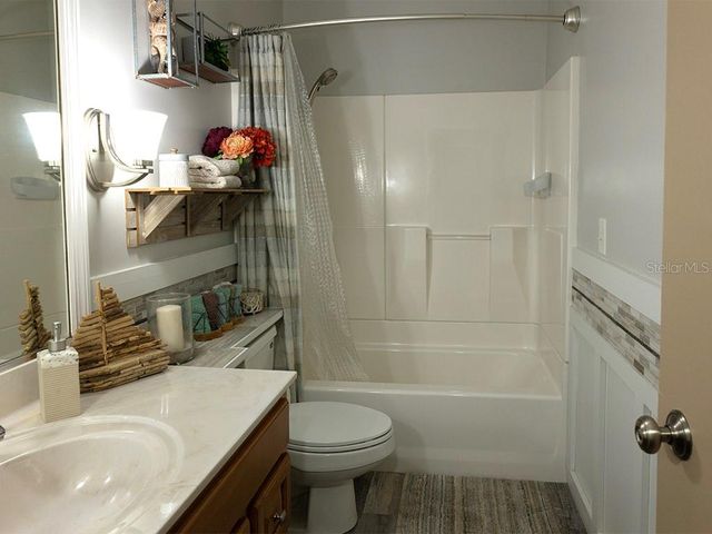 380 BASE AVENUE E 201, Venice, FL 34285