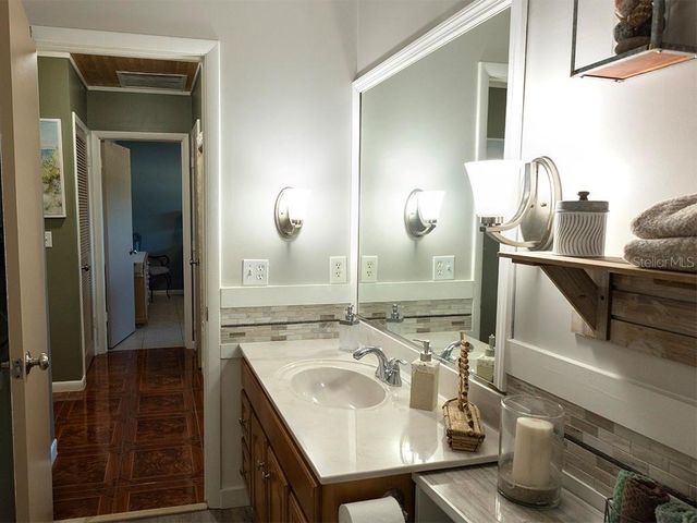 380 BASE AVENUE E 201, Venice, FL 34285