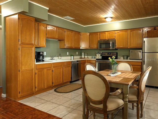 380 BASE AVENUE E 201, Venice, FL 34285