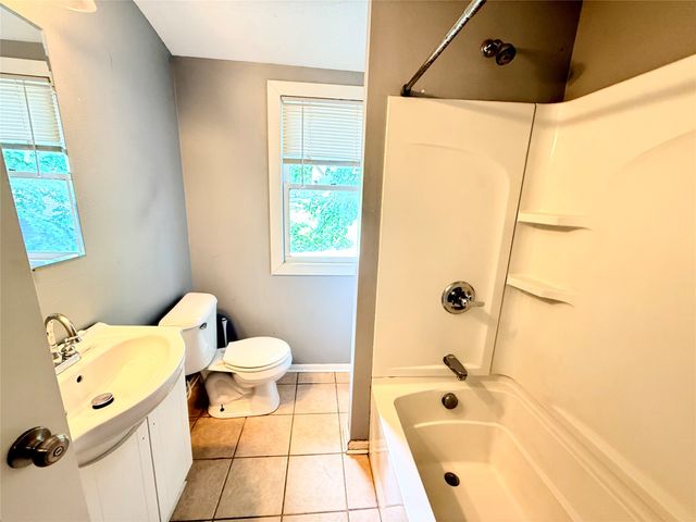 1127 Oak Park Avenue, Des Moines, IA 50313