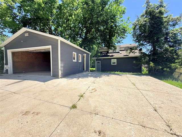 1127 Oak Park Avenue, Des Moines, IA 50313