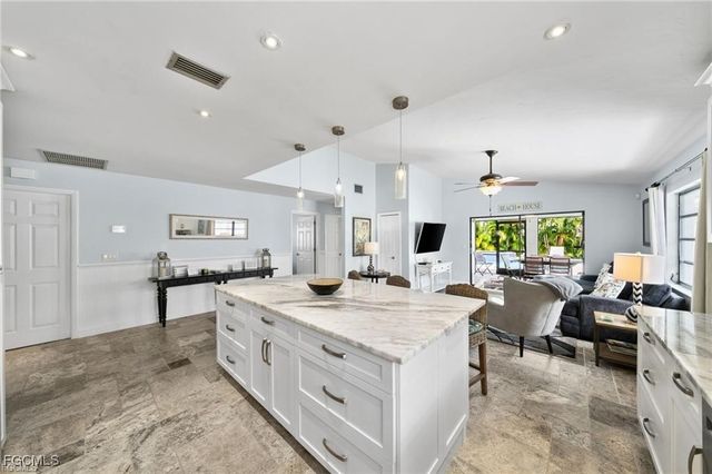 521 102nd AVE N, Naples, FL 34108