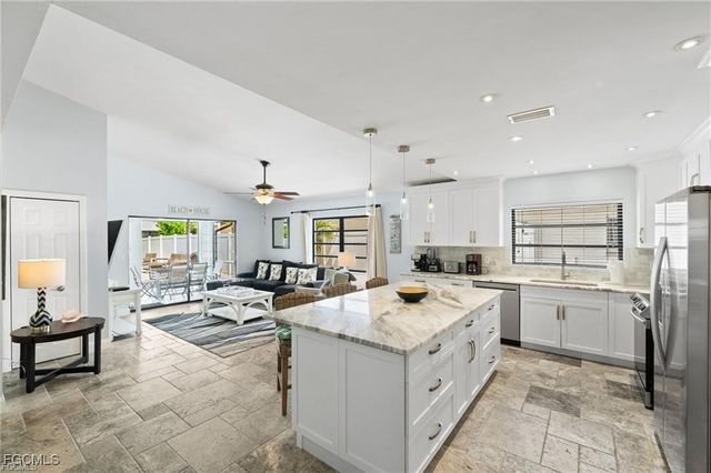 521 102nd AVE N, Naples, FL 34108