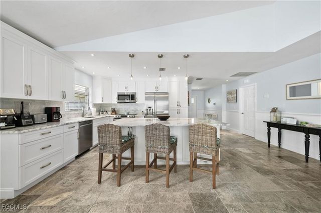 521 102nd AVE N, Naples, FL 34108