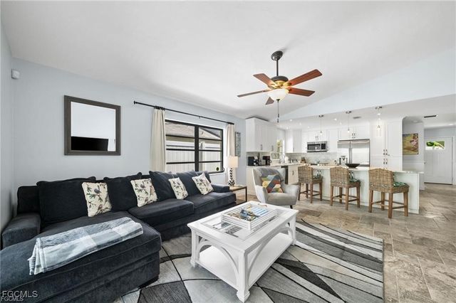 521 102nd AVE N, Naples, FL 34108