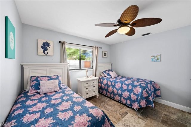 521 102nd AVE N, Naples, FL 34108