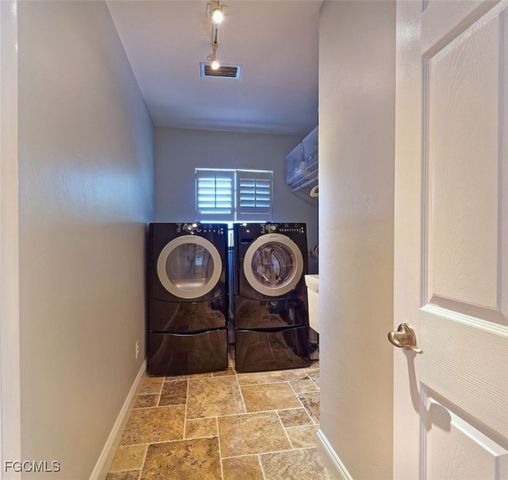 521 102nd AVE N, Naples, FL 34108