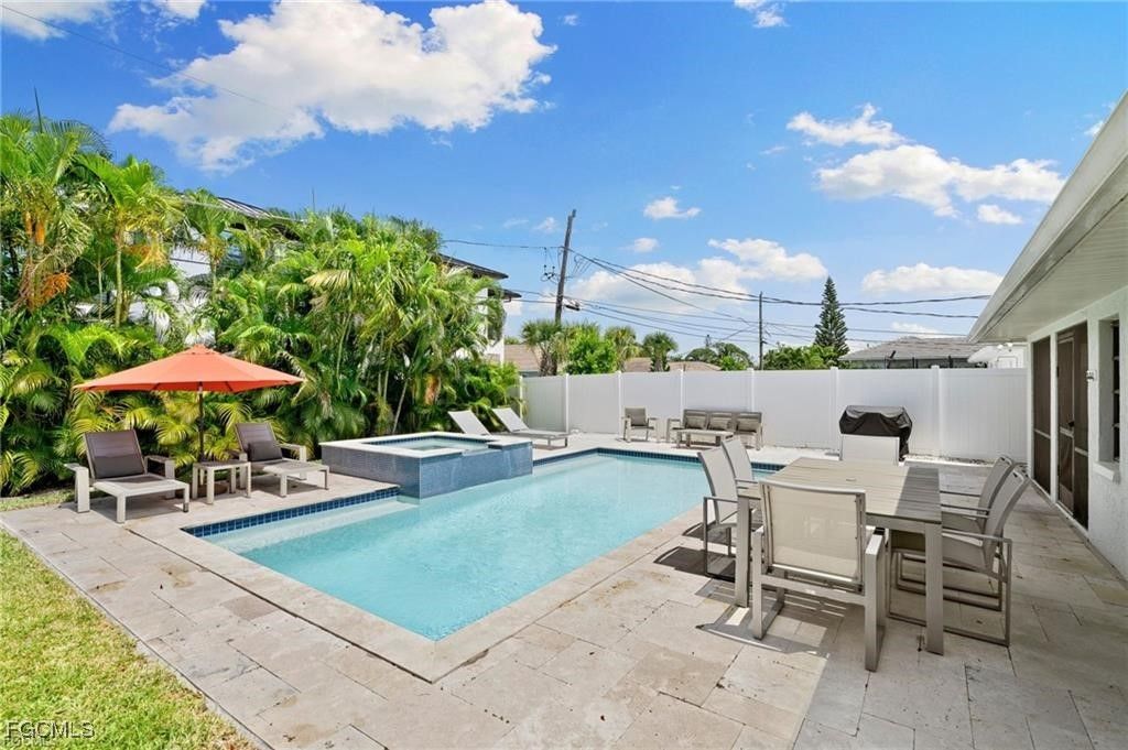 521 102nd AVE N, Naples, FL 34108