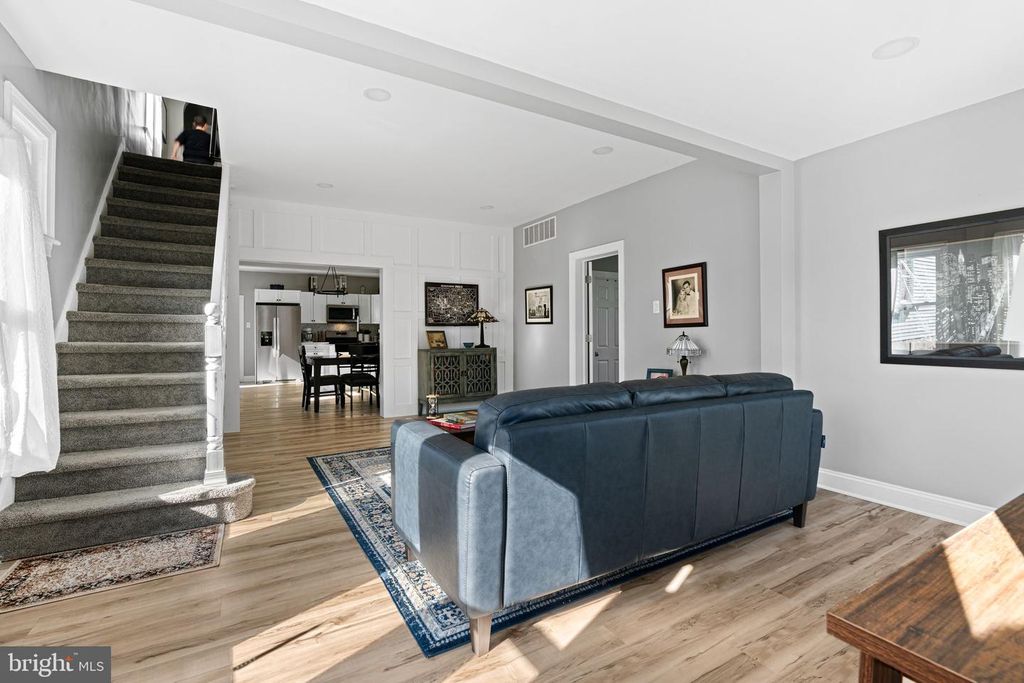 407 KINGSTON AVE, Barrington, NJ 08007