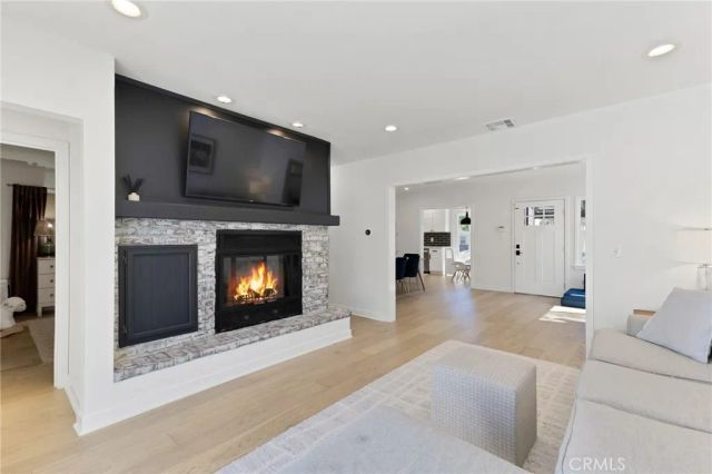 805 N Kemp, Burbank, CA 91505