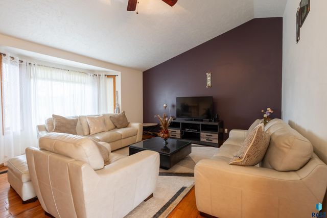 612 N Sandberg Dr Drive, Sioux Falls, SD 57110