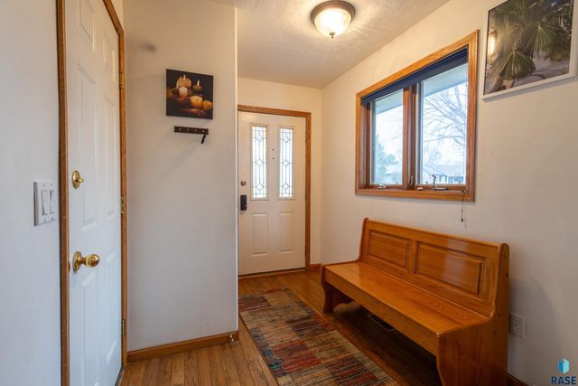 612 N Sandberg Dr Drive, Sioux Falls, SD 57110