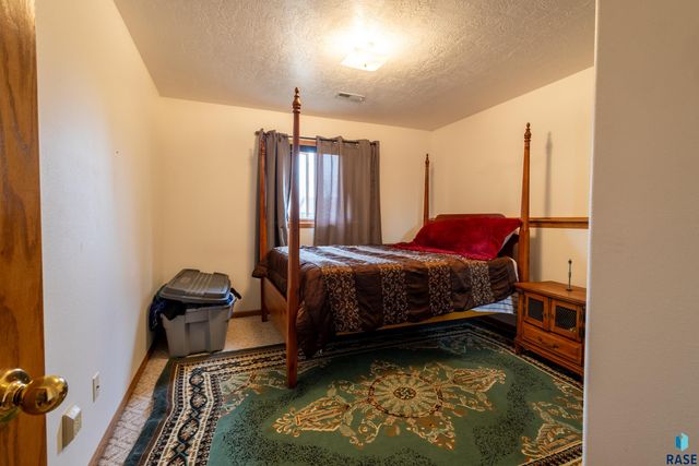 612 N Sandberg Dr Drive, Sioux Falls, SD 57110