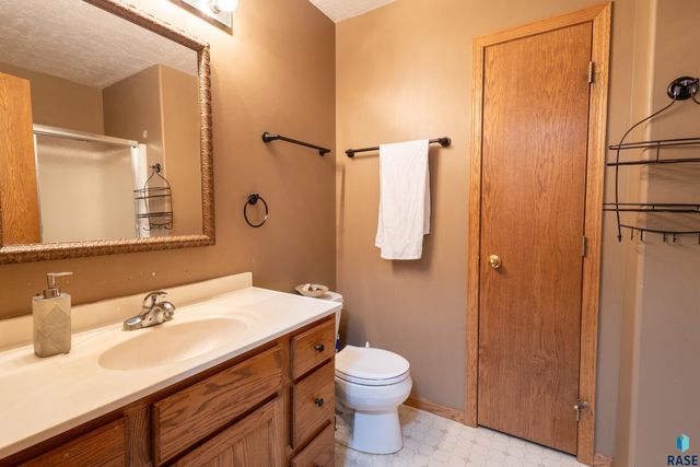 612 N Sandberg Dr Drive, Sioux Falls, SD 57110