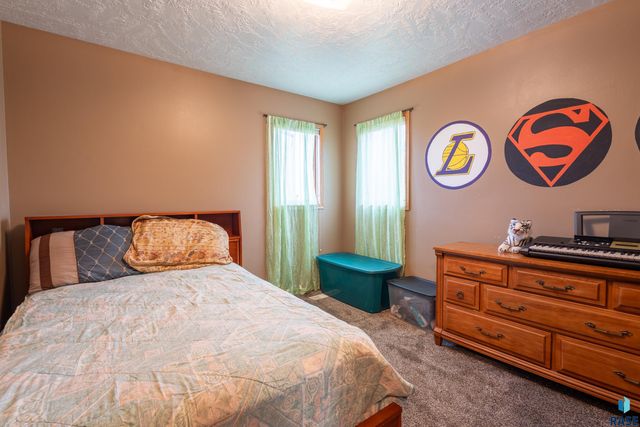 612 N Sandberg Dr Drive, Sioux Falls, SD 57110