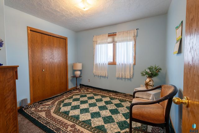 612 N Sandberg Dr Drive, Sioux Falls, SD 57110