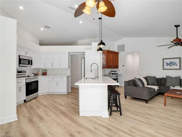 2474 Outrigger LN, Naples, FL 34104