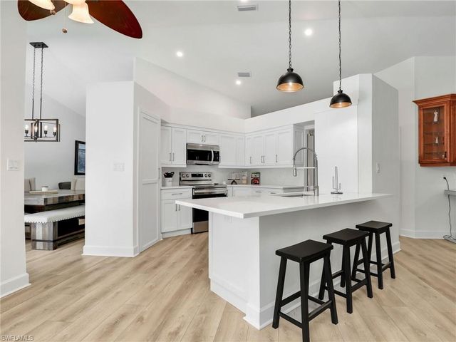 2474 Outrigger LN, Naples, FL 34104