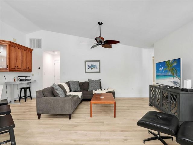 2474 Outrigger LN, Naples, FL 34104