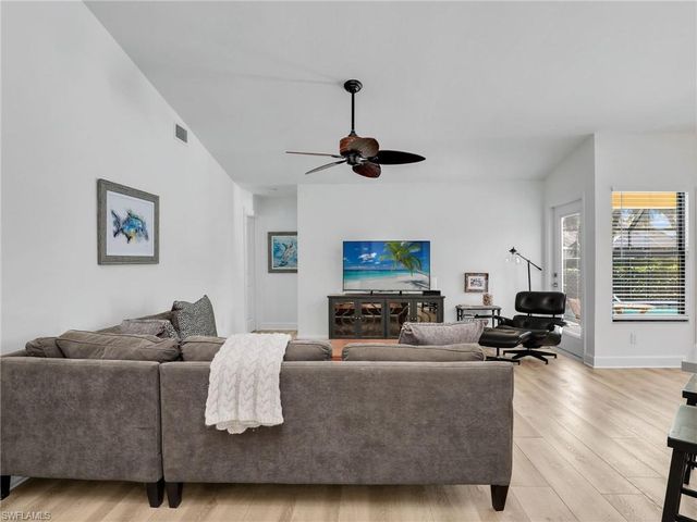 2474 Outrigger LN, Naples, FL 34104