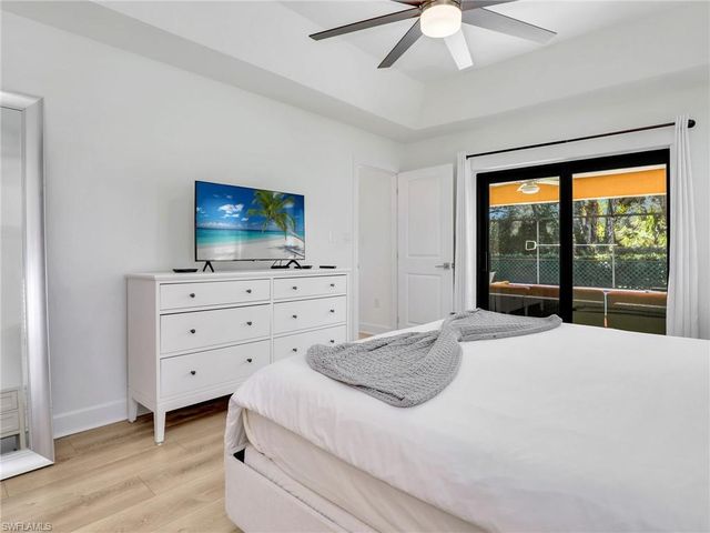 2474 Outrigger LN, Naples, FL 34104