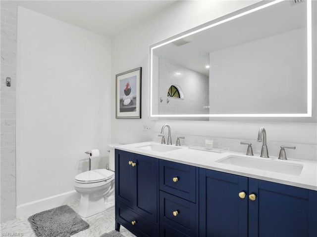 2474 Outrigger LN, Naples, FL 34104