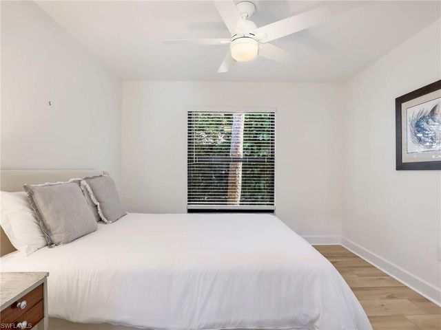 2474 Outrigger LN, Naples, FL 34104