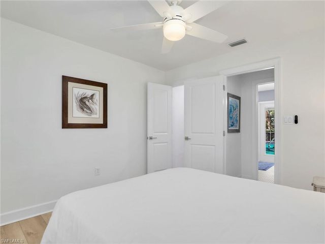 2474 Outrigger LN, Naples, FL 34104