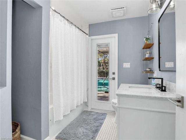 2474 Outrigger LN, Naples, FL 34104