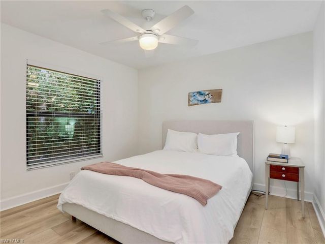 2474 Outrigger LN, Naples, FL 34104