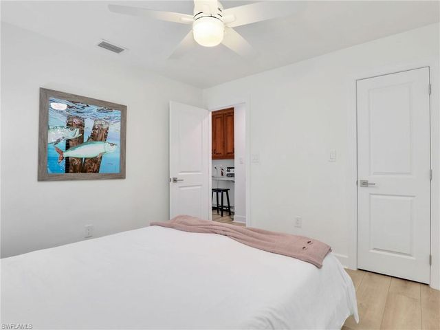 2474 Outrigger LN, Naples, FL 34104