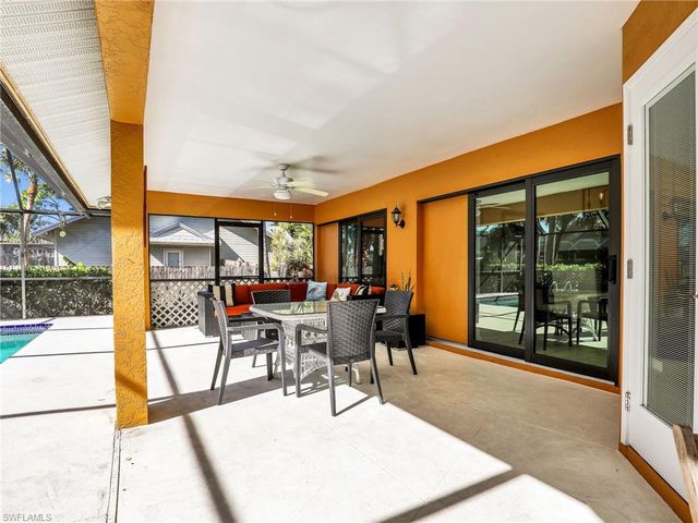 2474 Outrigger LN, Naples, FL 34104