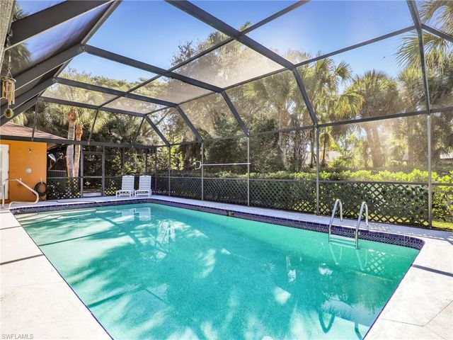 2474 Outrigger LN, Naples, FL 34104