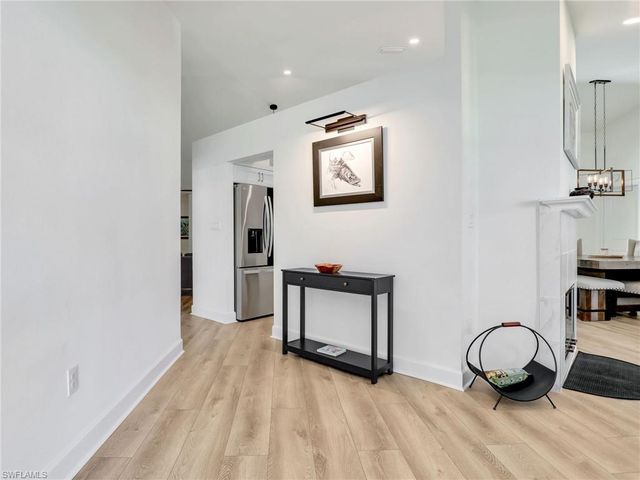 2474 Outrigger LN, Naples, FL 34104