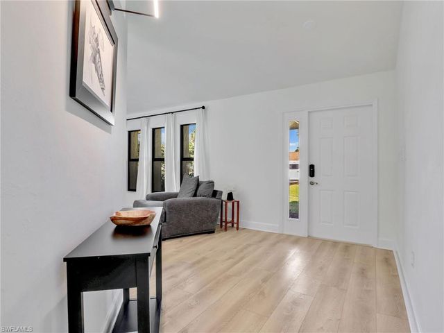 2474 Outrigger LN, Naples, FL 34104