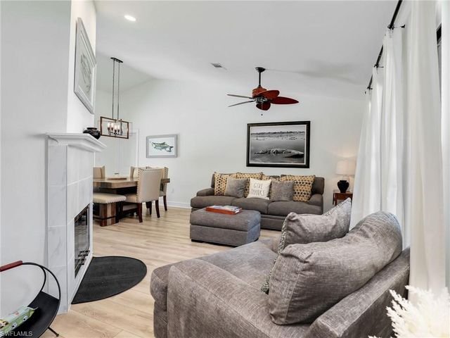 2474 Outrigger LN, Naples, FL 34104