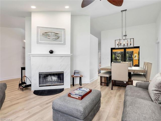 2474 Outrigger LN, Naples, FL 34104