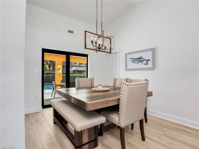 2474 Outrigger LN, Naples, FL 34104