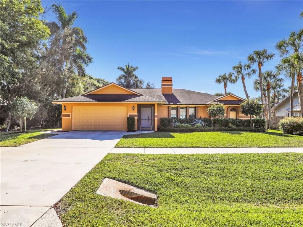 2474 Outrigger LN, Naples, FL 34104