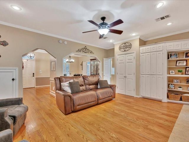 302 Augusta Drive, Lufkin, TX 75901