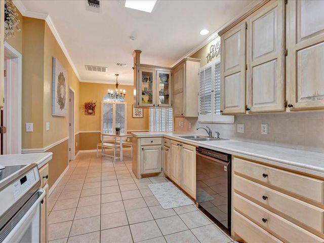 302 Augusta Drive, Lufkin, TX 75901