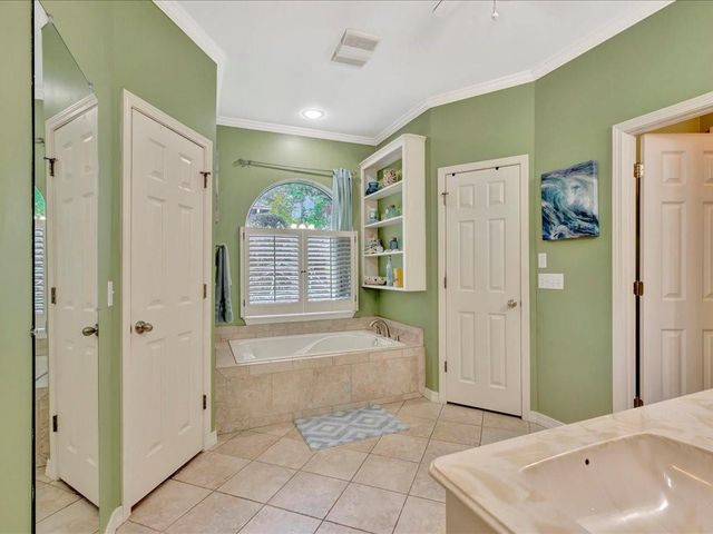 302 Augusta Drive, Lufkin, TX 75901