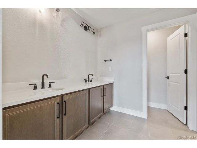 24207 E 53 rd Dr, Aurora, CO 80019