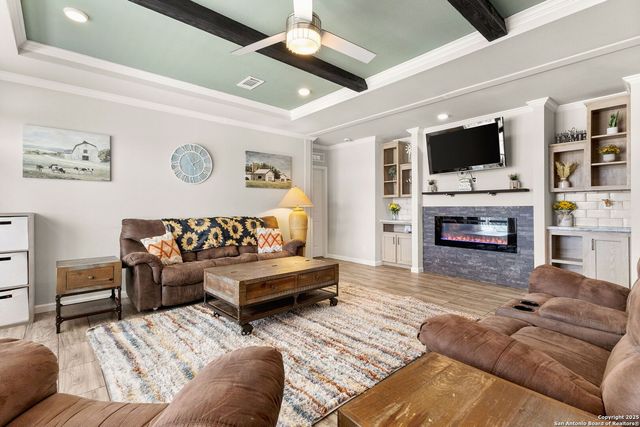 154 Sunrise Dr., Kyle, TX 78640