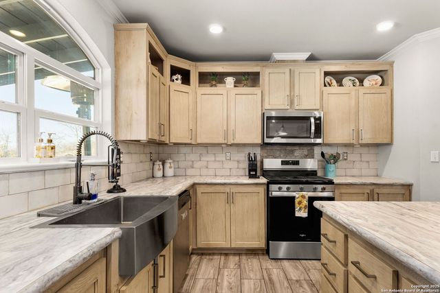 154 Sunrise Dr., Kyle, TX 78640