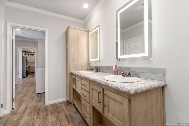 154 Sunrise Dr., Kyle, TX 78640
