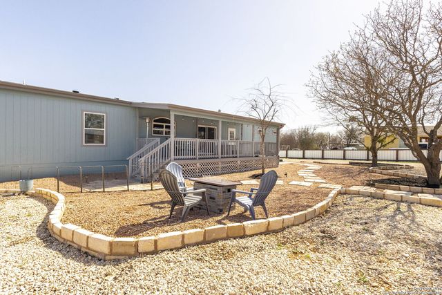 154 Sunrise Dr., Kyle, TX 78640