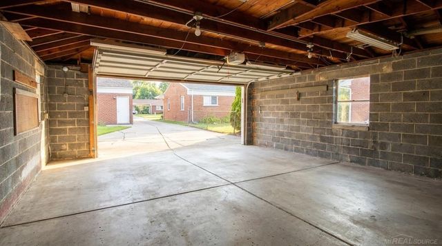 31496 Roan Avenue, Warren, MI 48093