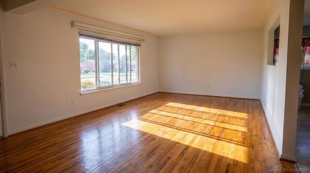 31496 Roan Avenue, Warren, MI 48093
